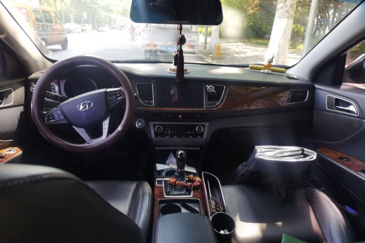 Used Hyundai Mistra 2014 1.8L Automatic Deluxe DLX Model Center Console