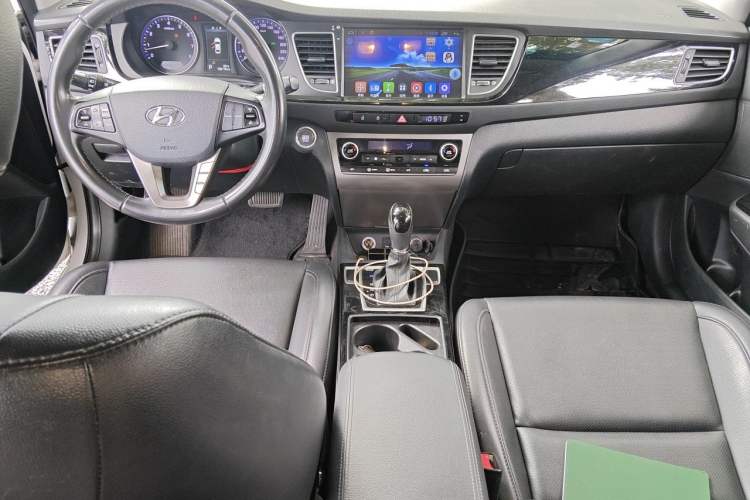 Used Hyundai Mistra 2014 1.8L Automatic Deluxe DLX Model Center Console