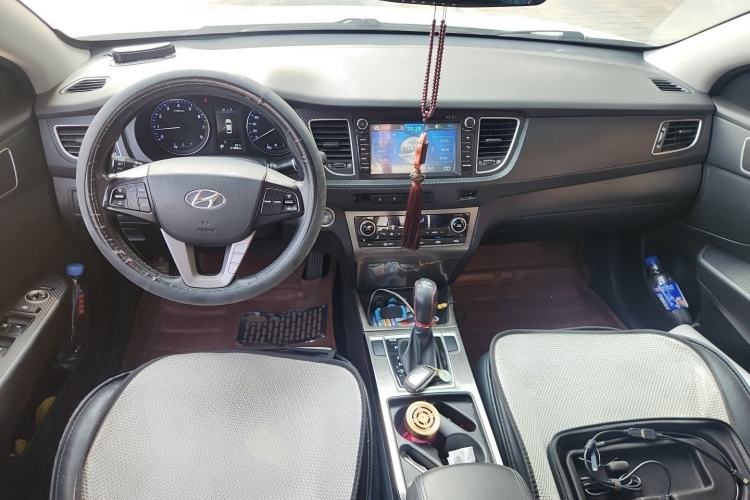 Used Hyundai Mistra 2014 1.8L Automatic Deluxe DLX Model Center Console