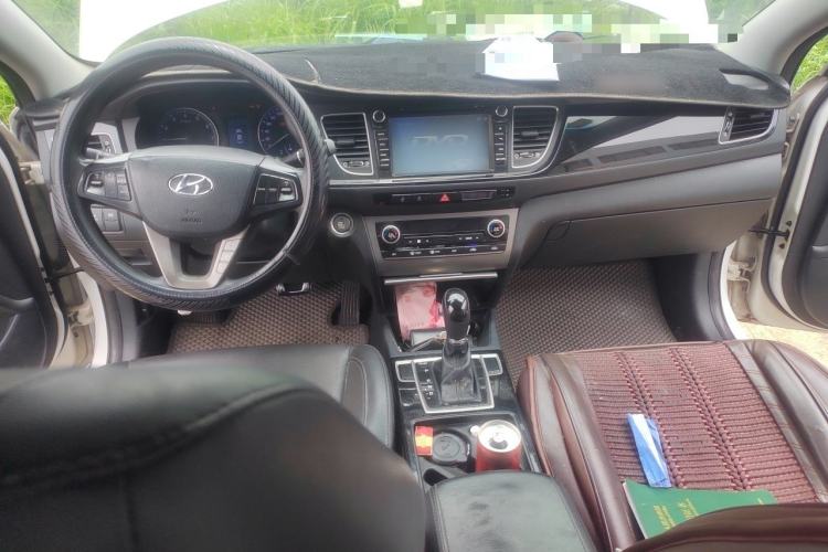 Used Hyundai Mistra 2014 1.8L Automatic Smart GLS Center Console