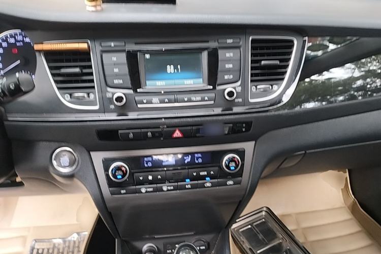 Used Hyundai Mistra 2014 1.8L Automatic Smart GLS Center Console