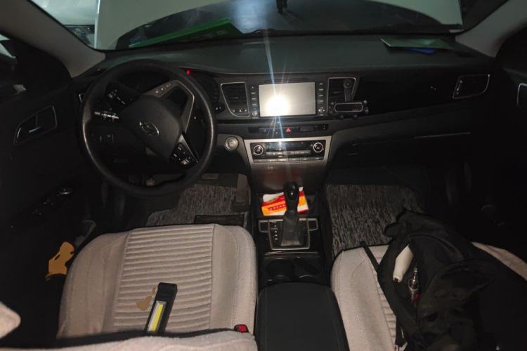 Used Hyundai Mistra 2014 1.8L Automatic Smart GLS Center Console