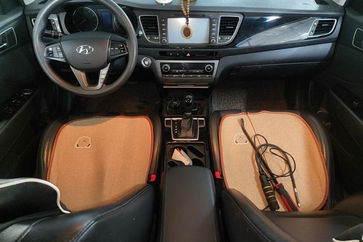 Used Hyundai Mistra 2014 1.8L Automatic Smart GLS Center Console