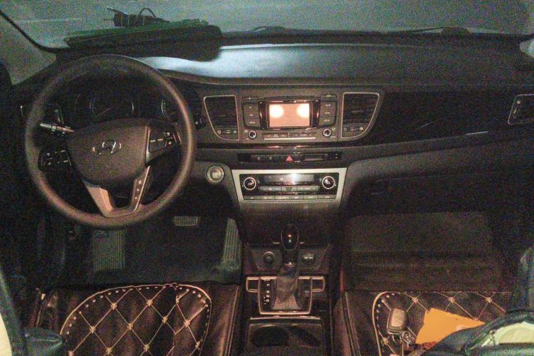 Used Hyundai Mistra 2014 1.8L Automatic Smart GLS Center Console