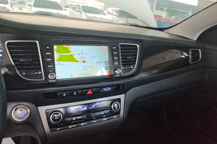 Used Hyundai Mistra 2014 1.8L Automatic Smart GLS Center Console