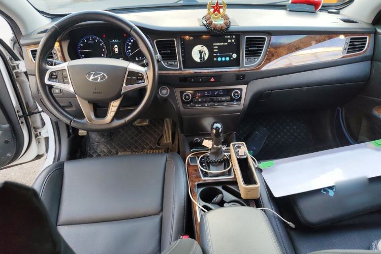 Used Hyundai Mistra 2014 1.8L Automatic Deluxe DLX Model Center Console
