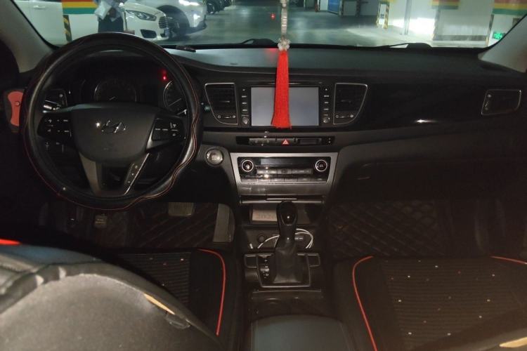 Used Hyundai Mistra 2014 1.8L Automatic Smart GLS Center Console