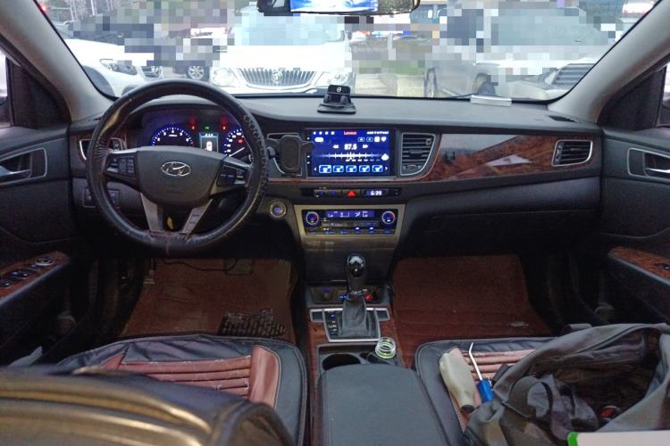 Used Hyundai Mistra 2014 1.8L Automatic Deluxe DLX Model Center Console