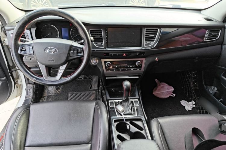 Used Hyundai Mistra 2014 1.8L Automatic Smart GLS Center Console