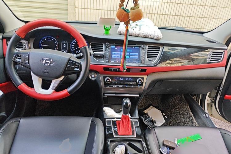 Used Hyundai Mistra 2014 1.8L Automatic Smart GLS Center Console
