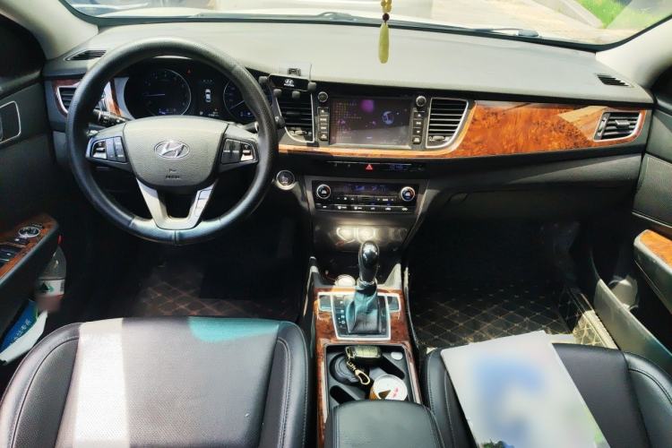 Used Hyundai Mistra 2014 1.8L Automatic Deluxe DLX Model Center Console