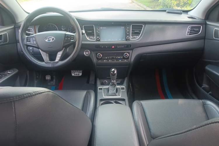Used Hyundai Mistra 2014 1.8L Automatic Deluxe DLX Model Center Console