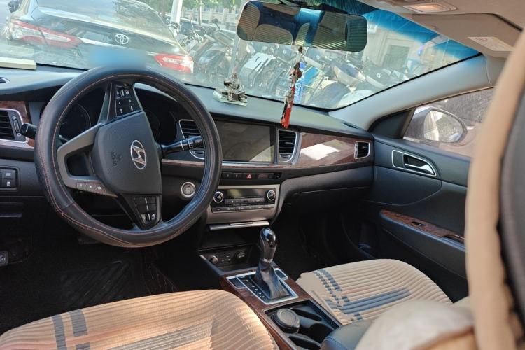 Used Hyundai Mistra 2014 1.8L Automatic Deluxe DLX Model Center Console