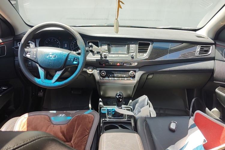 Used Hyundai Mistra 2014 1.8L Automatic Smart GLS Center Console