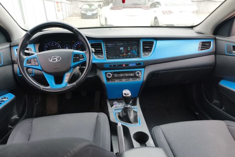 Used Hyundai Mistra 2014 1.8L Manual Comfort GL Model Center Console
