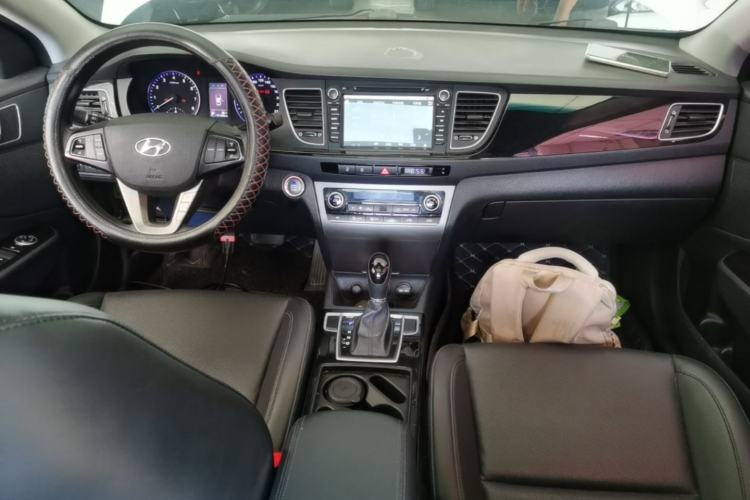 Used Hyundai Mistra 2014 1.8L Automatic Smart GLS Center Console