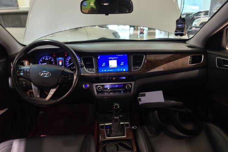 Used Hyundai Mistra 2014 1.8L Automatic Deluxe DLX Model Center Console