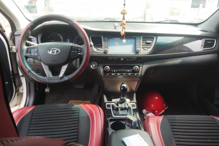 Used Hyundai Mistra 2014 1.8L Automatic Smart GLS Center Console