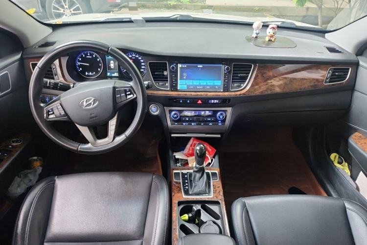 Used Hyundai Mistra 2014 1.8L Automatic Deluxe DLX Model Center Console