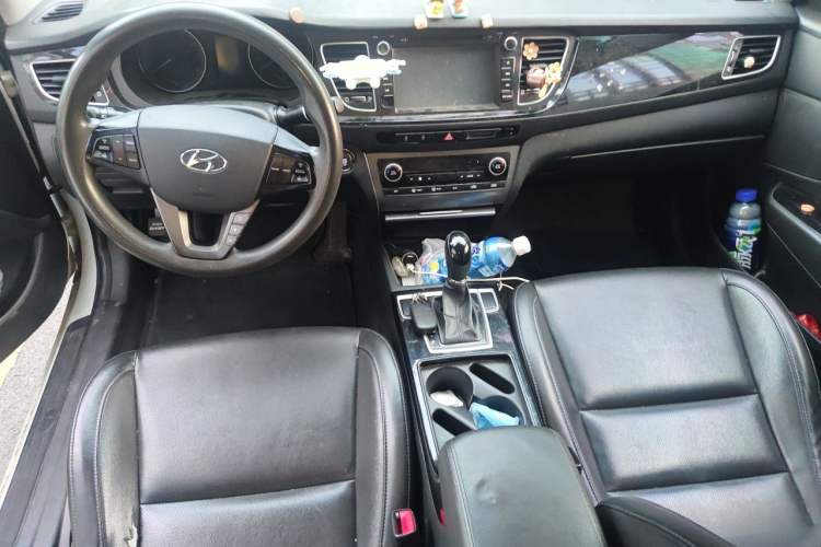 Used Hyundai Mistra 2014 1.8L Automatic Smart GLS Center Console