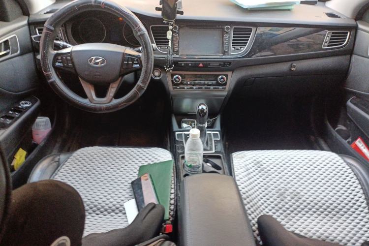 Used Hyundai Mistra 2014 1.8L Automatic Smart GLS Center Console