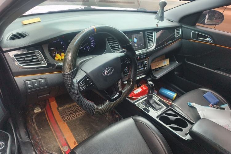 Used Hyundai Mistra 2014 1.8L Automatic Smart GLS Center Console