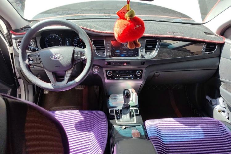Used Hyundai Mistra 2014 1.8L Automatic Smart GLS Center Console