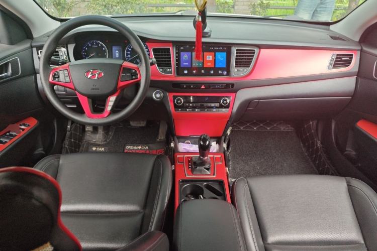 Used Hyundai Mistra 2014 1.8L Automatic Smart GLS Center Console