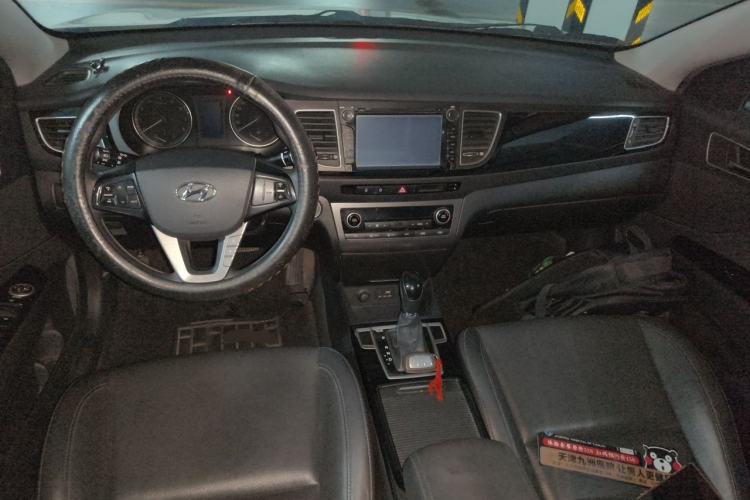 Used Hyundai Mistra 2014 1.8L Automatic Smart GLS Center Console