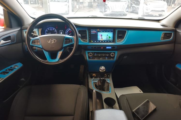 Used Hyundai Mistra 2014 1.8L Manual Comfort GL Model Center Console
