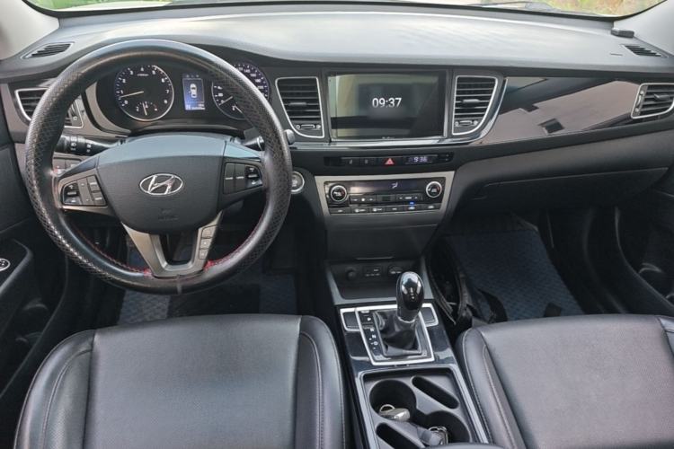 Used Hyundai Mistra 2014 1.8L Automatic Smart GLS Center Console