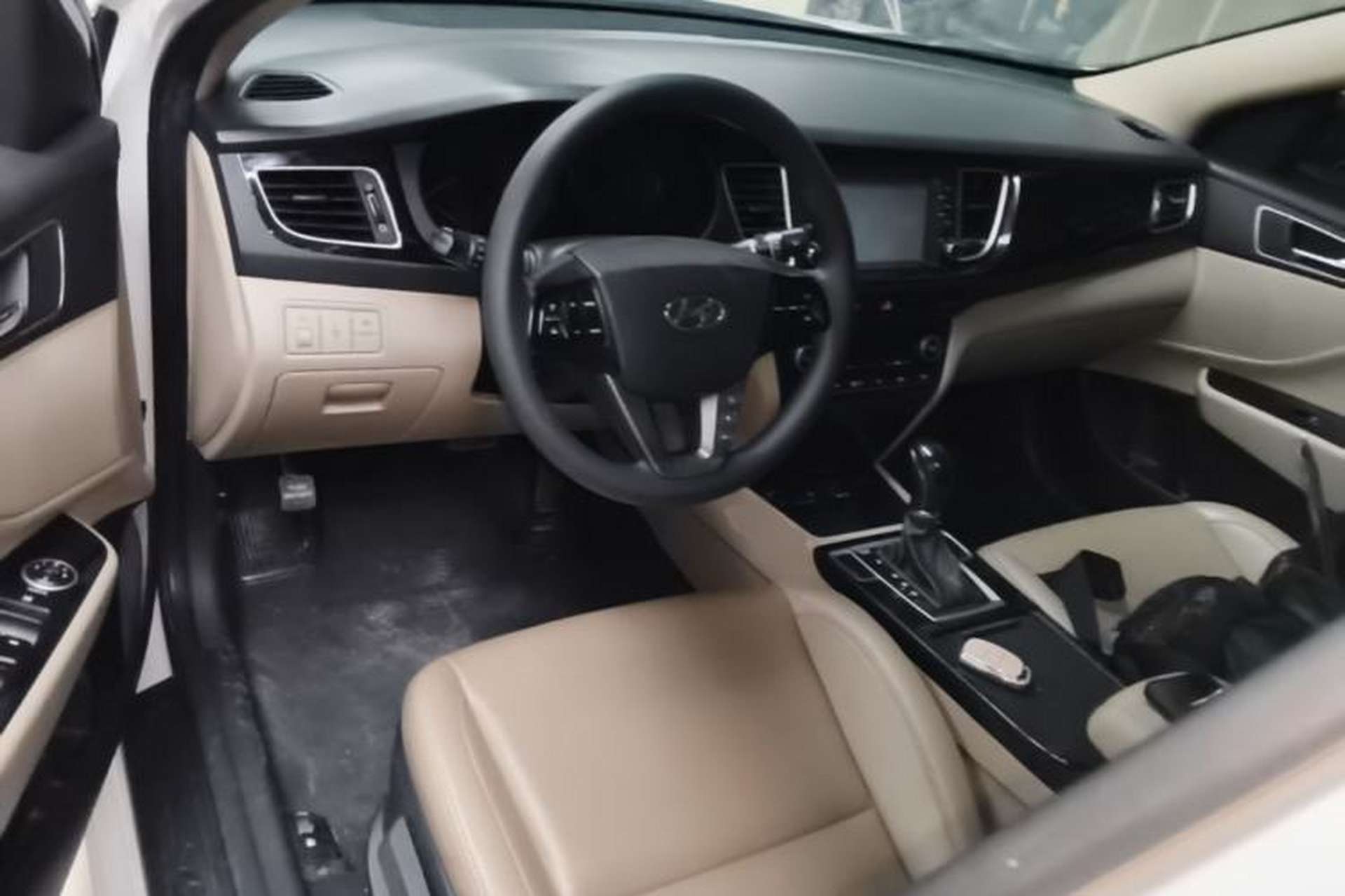Used Hyundai Mistra 2014 1.8L Automatic Smart GLS Center Console