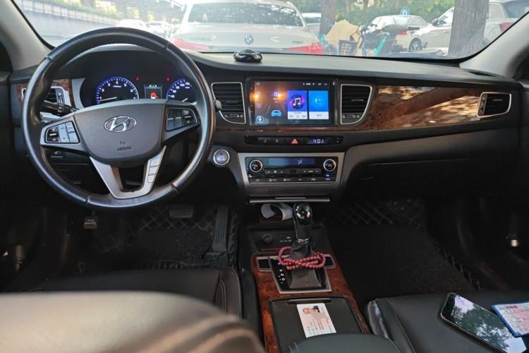 Used Hyundai Mistra 2014 1.8L Automatic Deluxe DLX Model Center Console