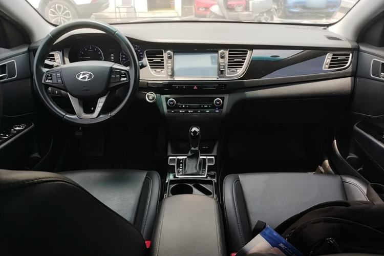 Used Hyundai Mistra 2014 1.8L Automatic Deluxe DLX Model Center Console
