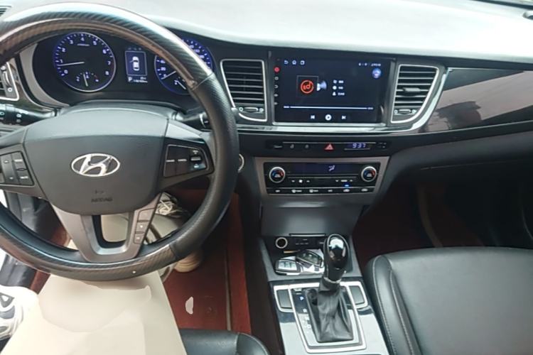 Used Hyundai Mistra 2014 1.8L Automatic Smart GLS Center Console