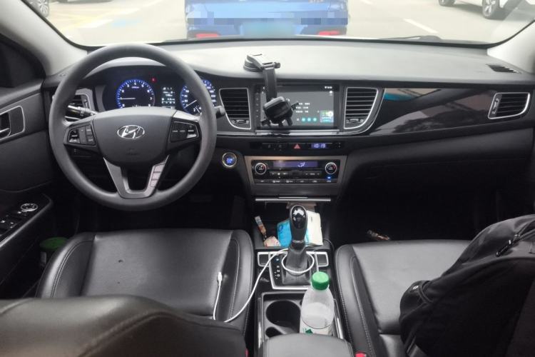 Used Hyundai Mistra 2014 1.8L Automatic Smart GLS Center Console