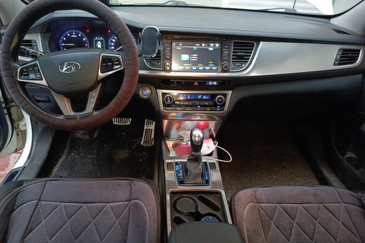 Used Hyundai Mistra 2014 1.8L Automatic Smart GLS Center Console