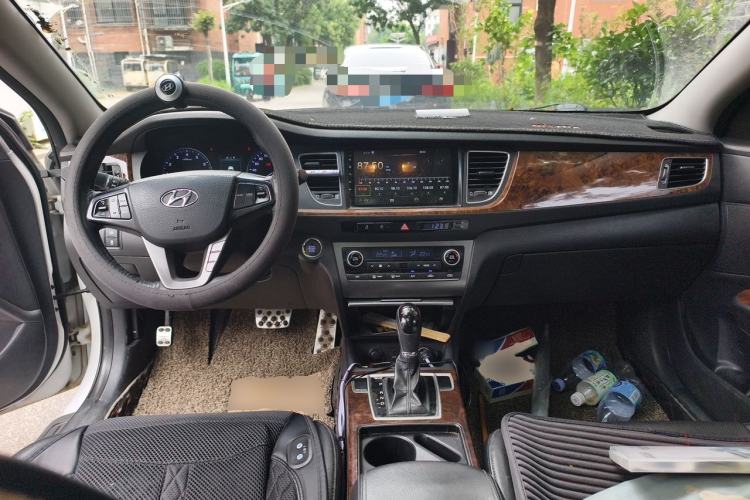 Used Hyundai Mistra 2014 1.8L Automatic Deluxe DLX Model Center Console