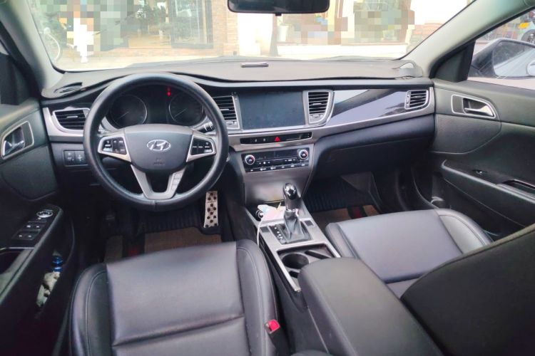 Used Hyundai Mistra 2014 1.8L Automatic Deluxe DLX Model Center Console