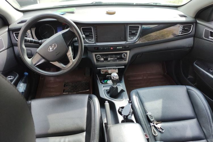 Used Hyundai Mistra 2014 1.8L Manual Comfort GL Model Center Console