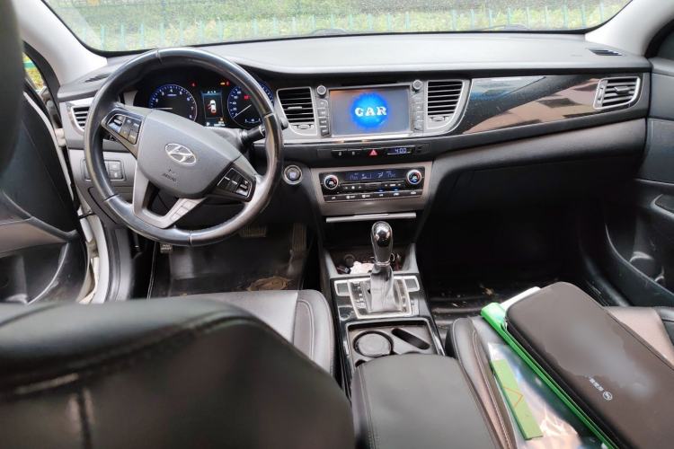 Used Hyundai Mistra 2014 1.8L Automatic Deluxe DLX Model Center Console