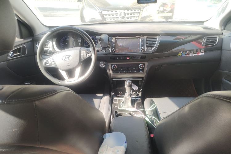 Used Hyundai Mistra 2014 1.8L Automatic Deluxe DLX Model Center Console