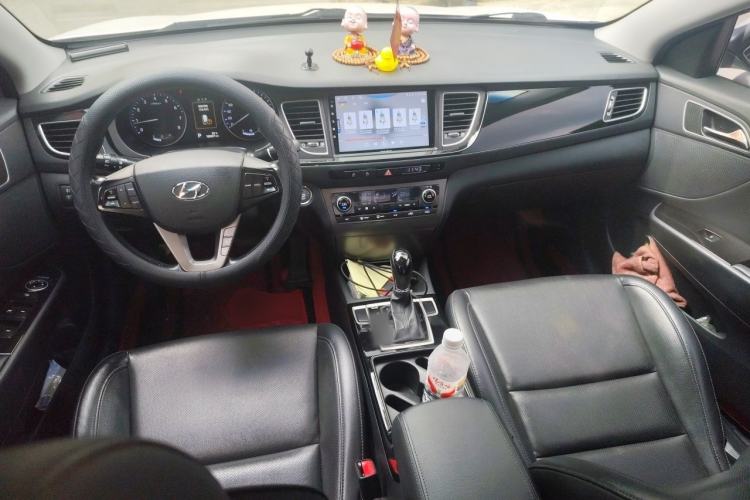 Used Hyundai Mistra 2014 1.8L Automatic Deluxe DLX Model Center Console