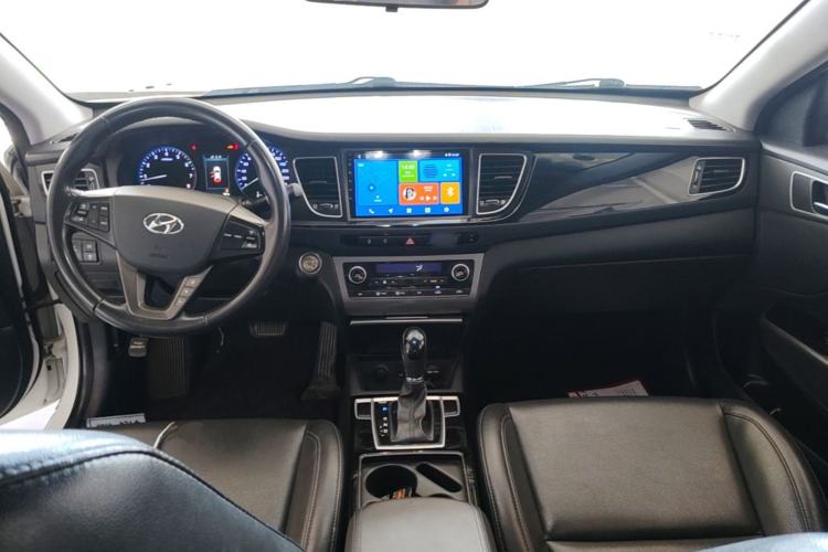 Used Hyundai Mistra 2014 1.8L Automatic Deluxe DLX Model Center Console