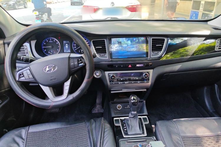 Used Hyundai Mistra 2014 1.8L Automatic Smart GLS Center Console