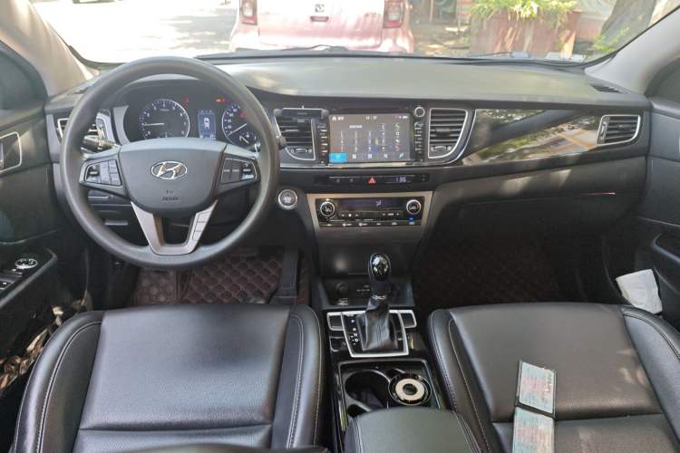 Used Hyundai Mistra 2014 1.8L Automatic Smart GLS Center Console