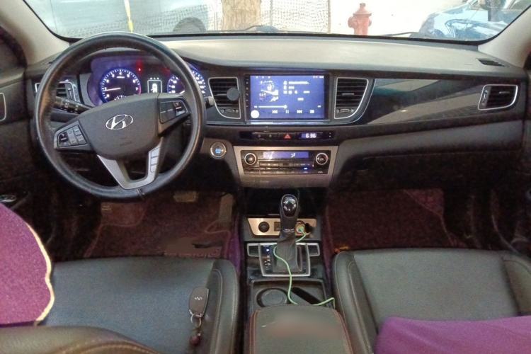 Used Hyundai Mistra 2014 1.8L Automatic Smart GLS Center Console