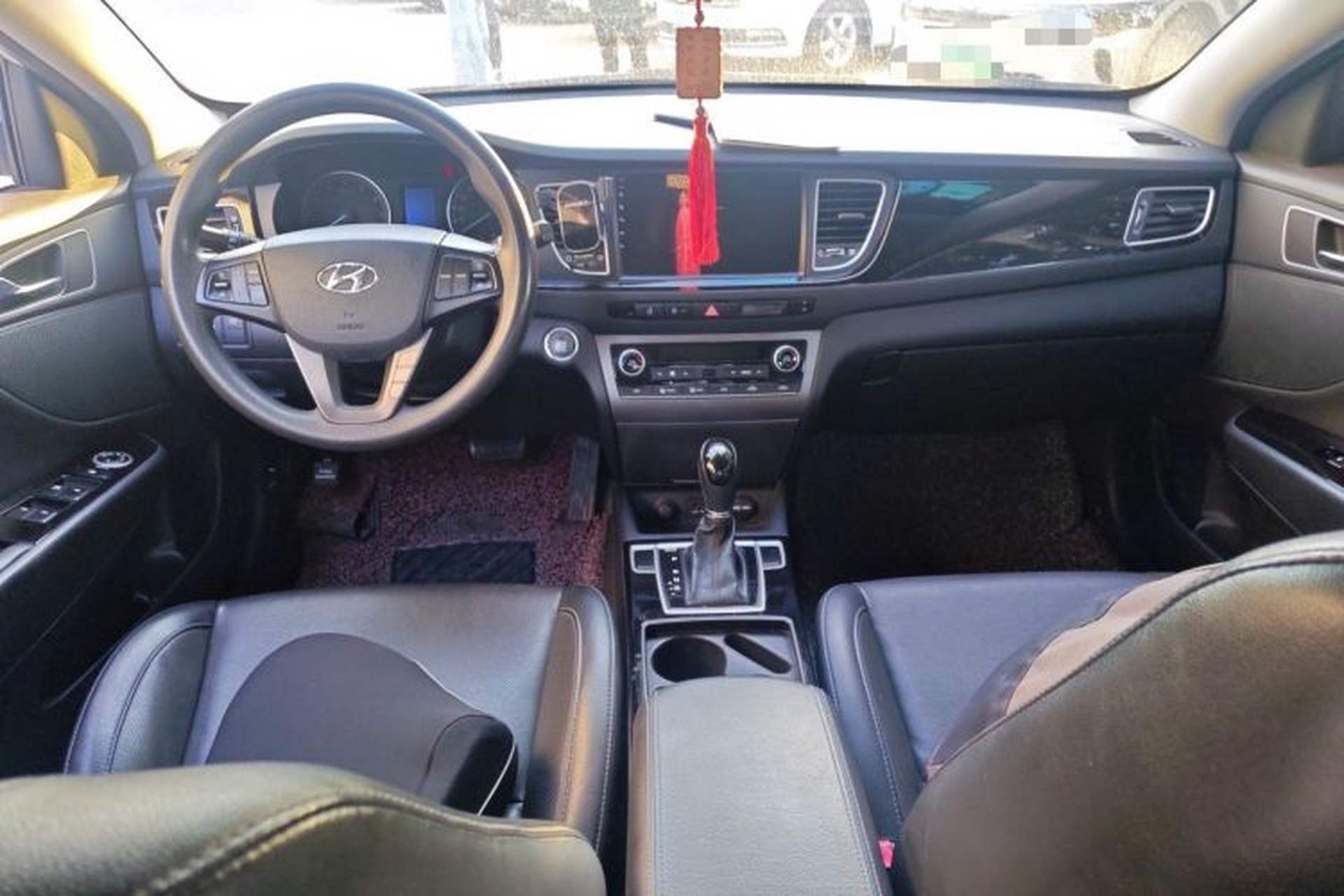 Used Hyundai Mistra 2014 1.8L Automatic Smart GLS Center Console