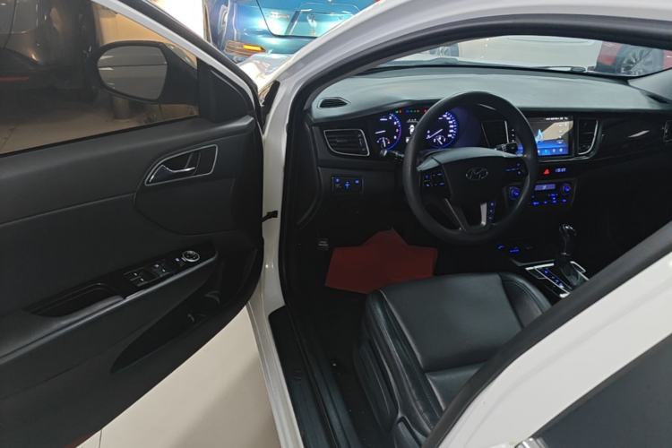 Used Hyundai Mistra 2014 1.8L Automatic Smart GLS Driver Seat