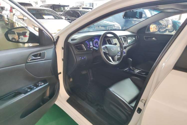 Used Hyundai Mistra 2014 1.8L Automatic Smart GLS Driver Seat